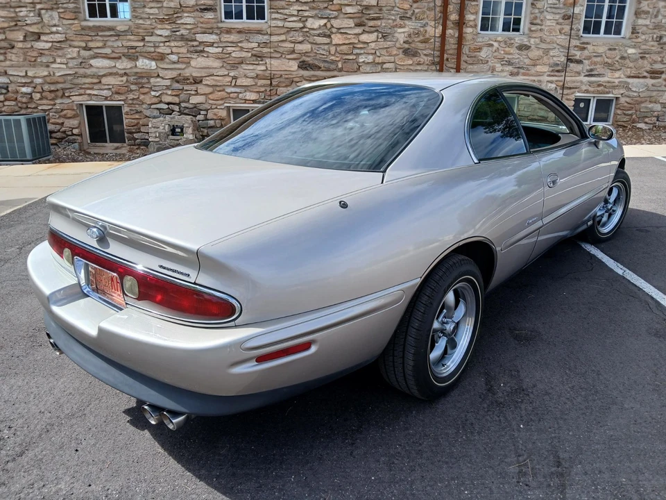1996 Buick Riviera 8th Gen - Image 3 of 29