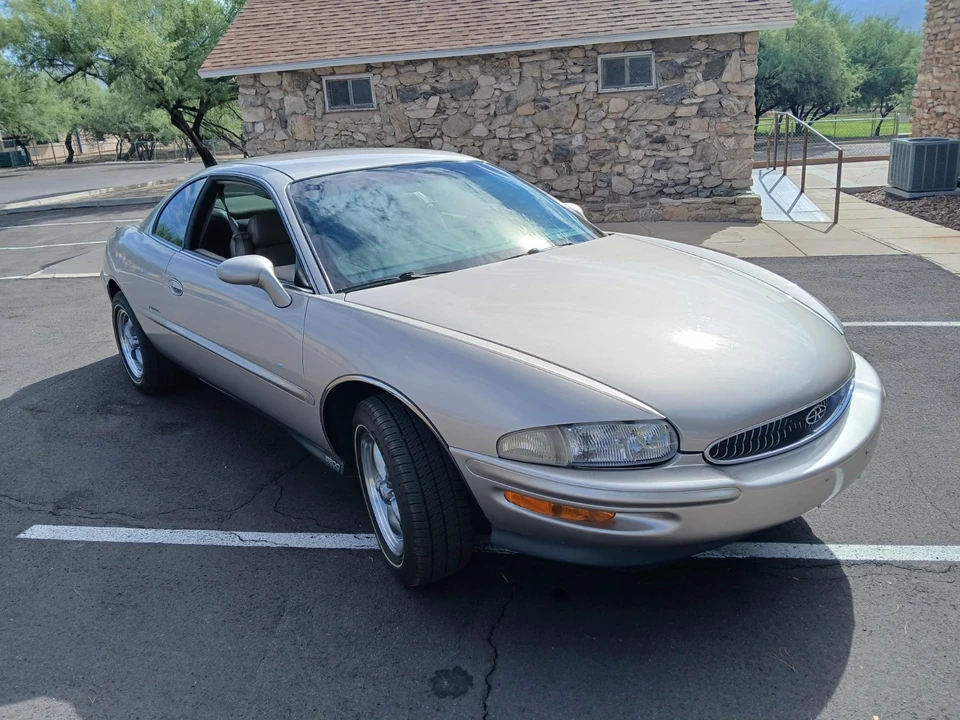 1996 Buick Riviera 8th Gen - Image 6 of 29