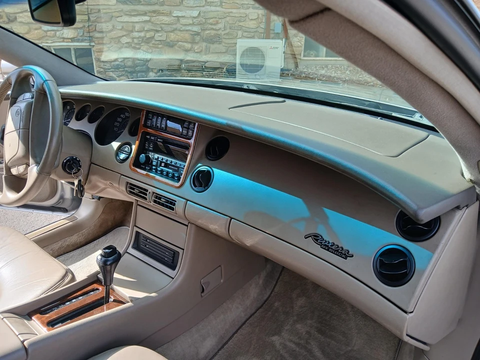 1996 Buick Riviera 8th Gen - Image 25 of 29