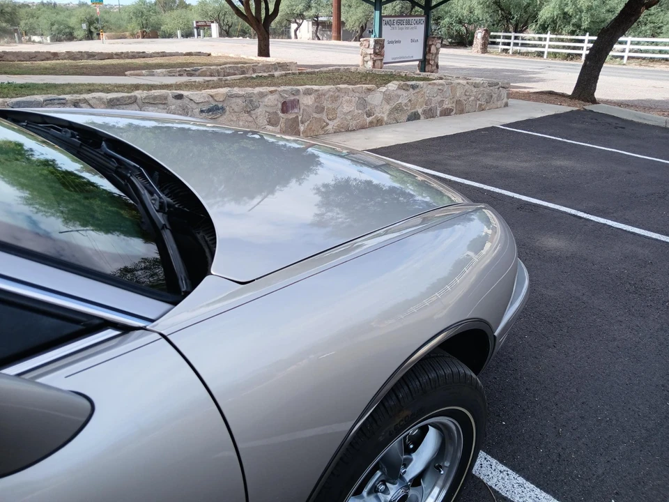 1996 Buick Riviera 8th Gen - Image 9 of 29