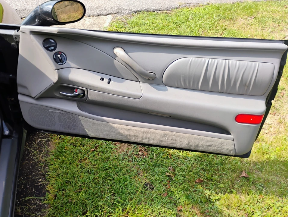 1996 Buick Riviera 8th Gen - Image 22 of 31