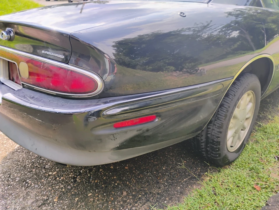 1996 Buick Riviera 8th Gen - Image 9 of 31