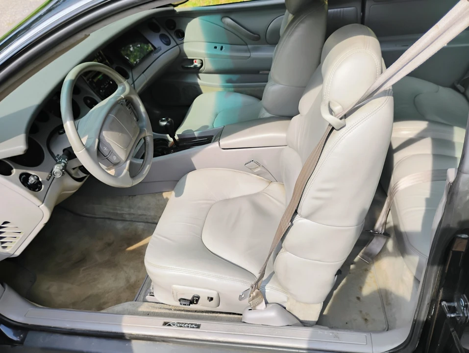 1996 Buick Riviera 8th Gen - Image 19 of 31