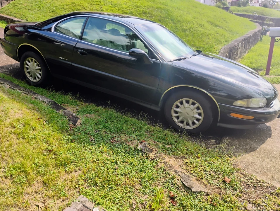 1996 Buick Riviera 8th Gen - Image 6 of 31