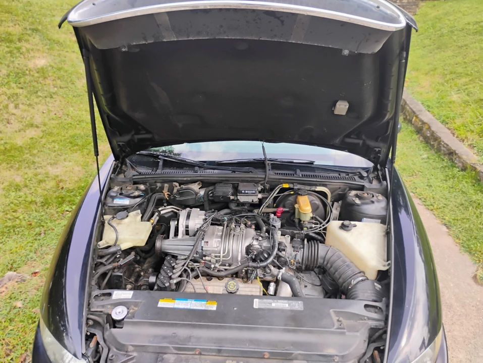 1996 Buick Riviera 8th Gen - Image 30 of 31