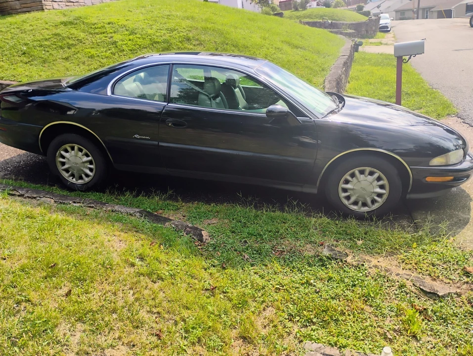 1996 Buick Riviera 8th Gen - Image 7 of 31
