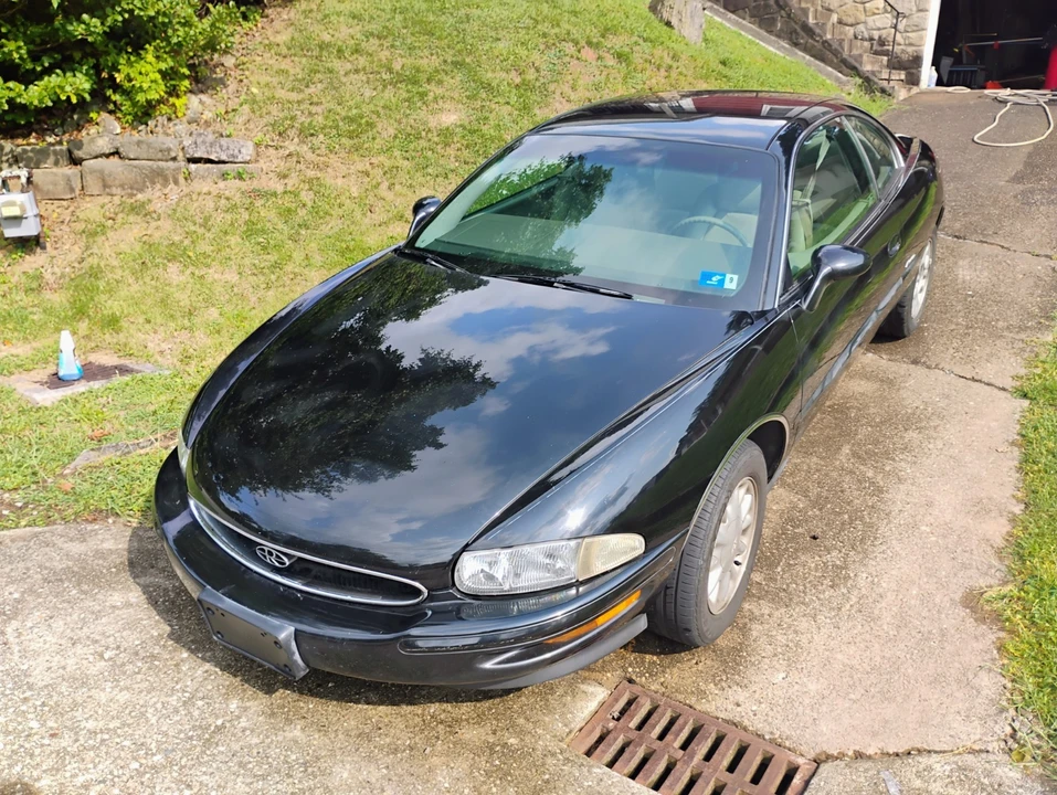 1996 Buick Riviera 8th Gen - Image 2 of 31
