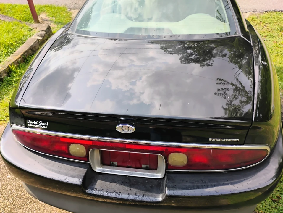 1996 Buick Riviera 8th Gen - Image 10 of 31