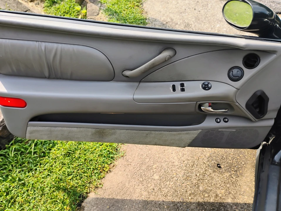 1996 Buick Riviera 8th Gen - Image 21 of 31