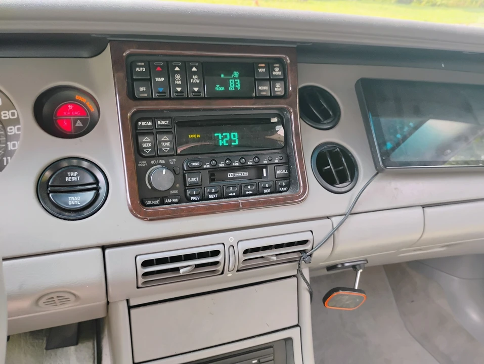 1996 Buick Riviera 8th Gen - Image 14 of 31