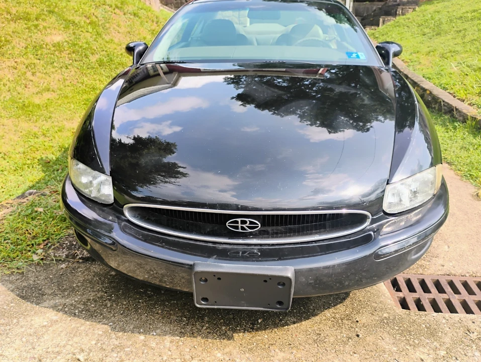1996 Buick Riviera 8th Gen - Image 3 of 31