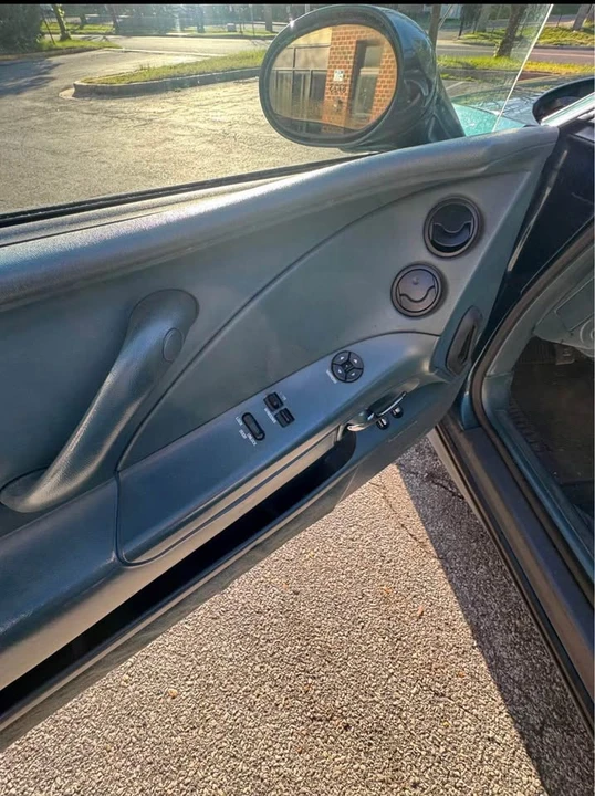 1996 Buick Riviera 8th Gen - Image 8 of 11