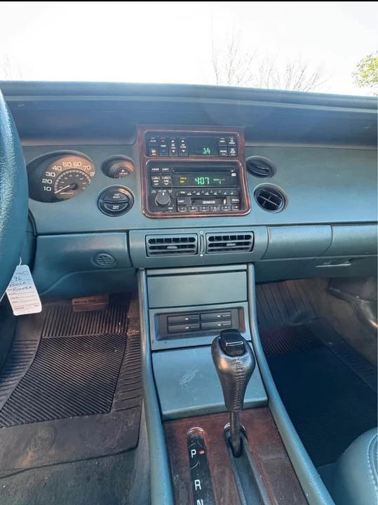 1996 Buick Riviera 8th Gen - Image 9 of 11