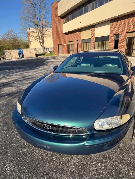 1996 Buick Riviera 8th Gen - Image 2 of 11