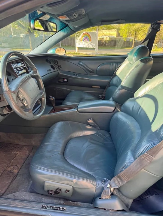 1996 Buick Riviera 8th Gen - Image 7 of 11