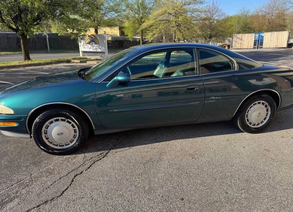1996 Buick Riviera 8th Gen - Image 5 of 11