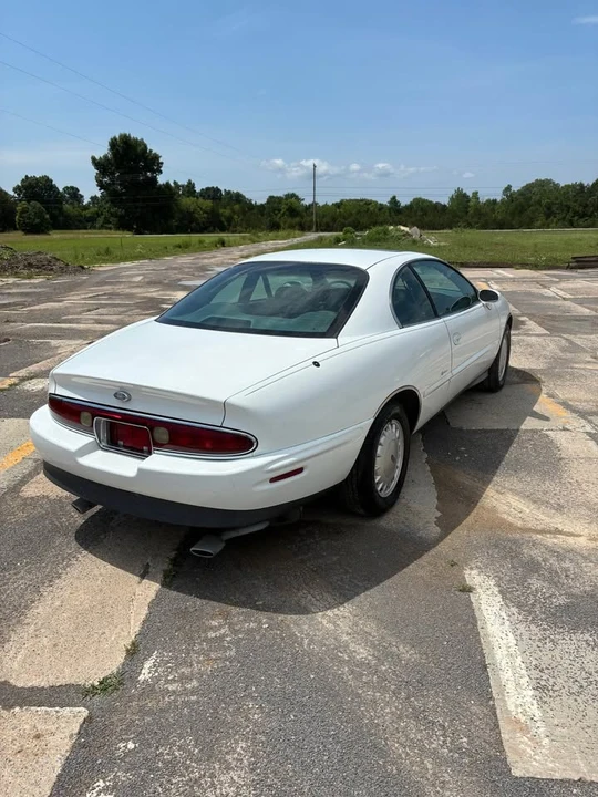 1996 Buick Riviera 8th Gen - Image 4 of 6