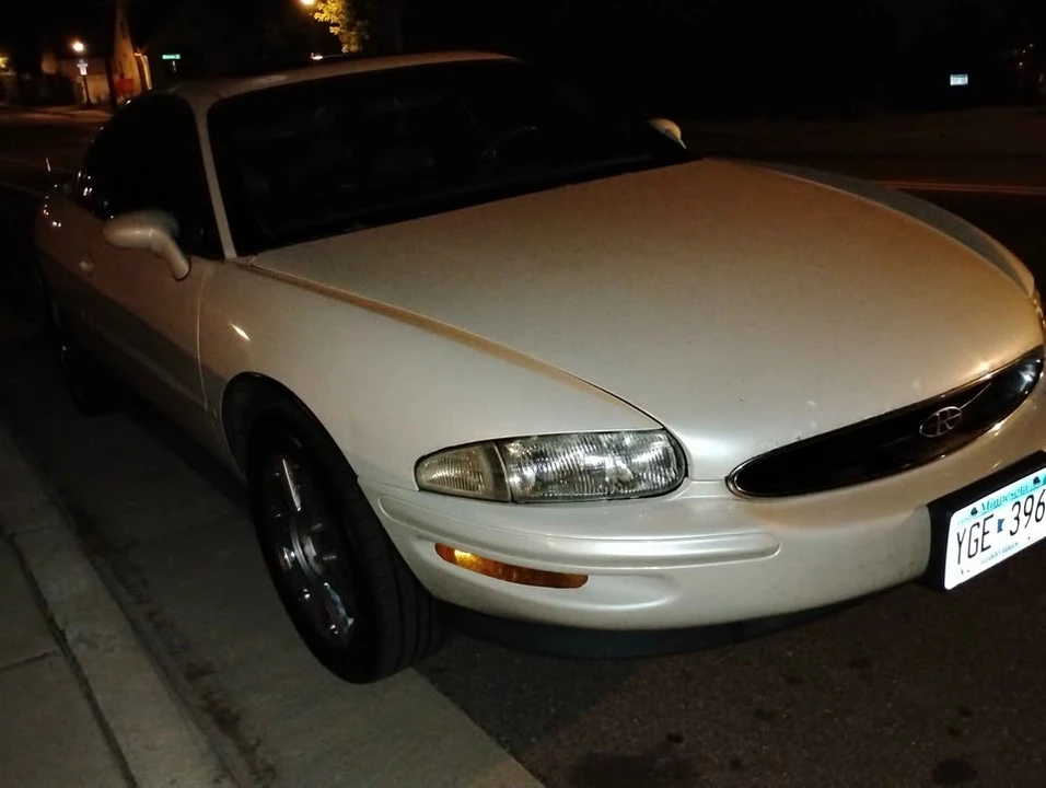 1996 Buick Riviera 8th Gen - Image 2 of 6