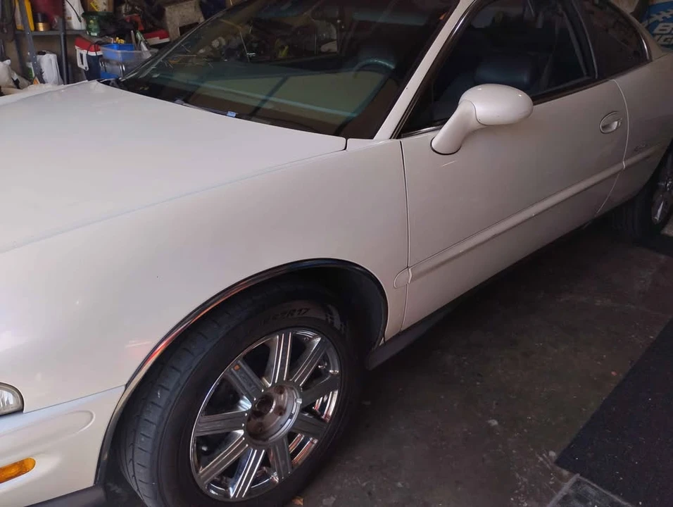 1996 Buick Riviera 8th Gen - Image 5 of 6
