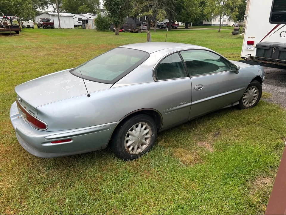 1996 Buick Riviera 8th Gen - Image 11 of 11