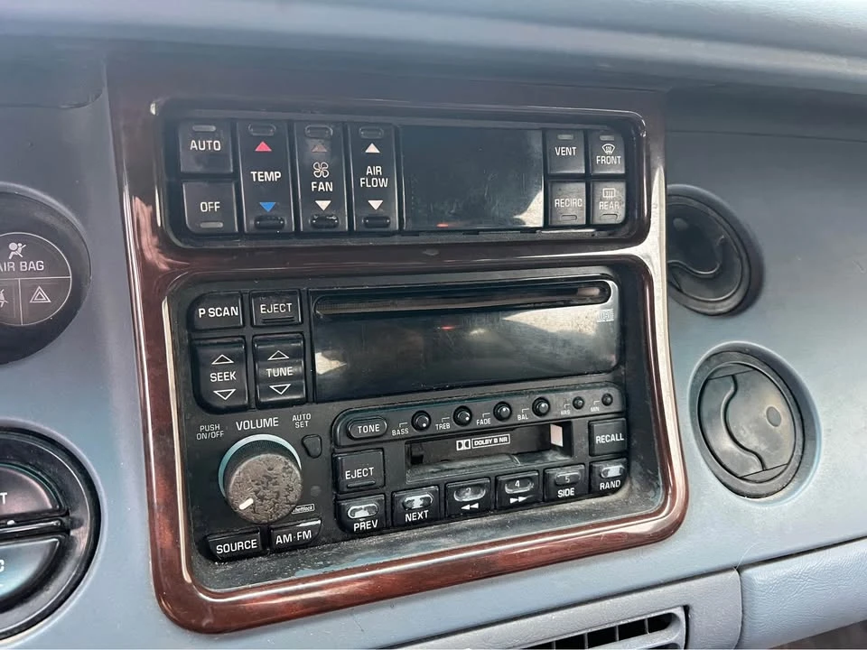 1996 Buick Riviera 8th Gen - Image 6 of 11