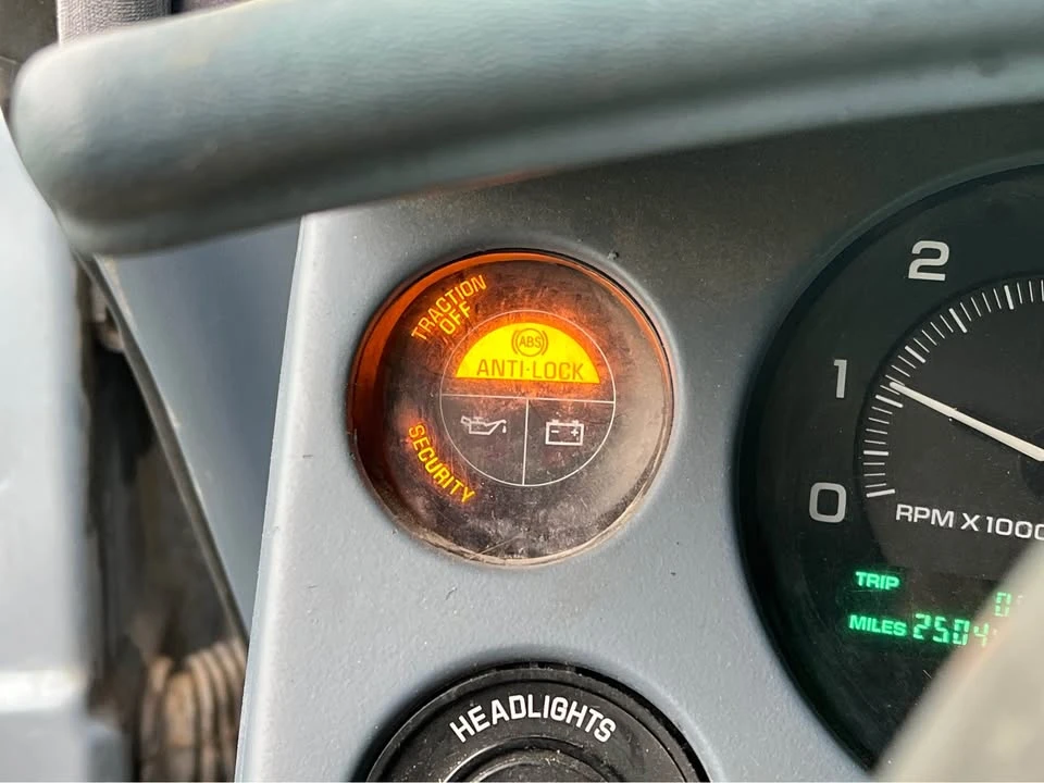 1996 Buick Riviera 8th Gen - Image 2 of 11