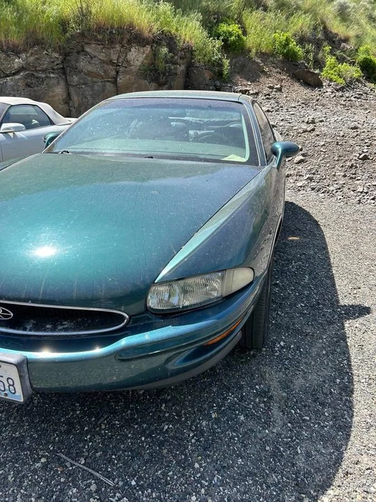 1996 Buick Riviera 8th Gen - Image 2 of 7