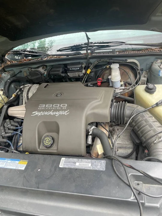 1996 Buick Riviera 8th Gen - Image 2 of 7