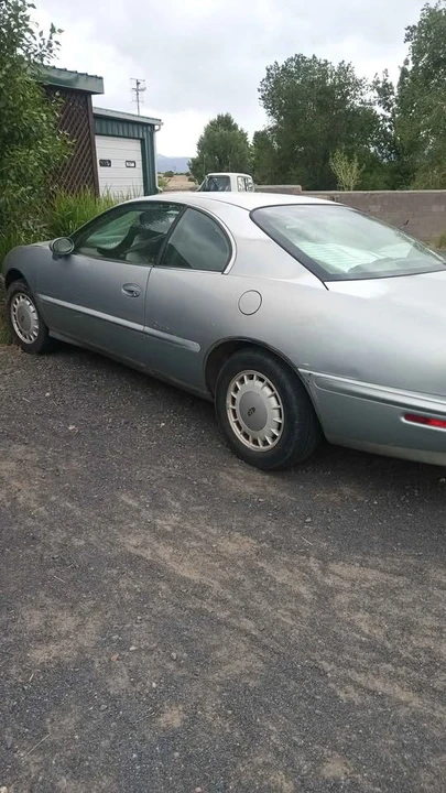 1996 Buick Riviera 8th Gen - Image 2 of 5