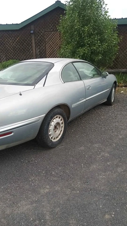 1996 Buick Riviera 8th Gen - Image 3 of 5