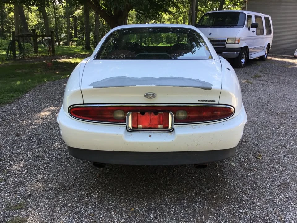 1996 Buick Riviera 8th Gen - Image 4 of 12