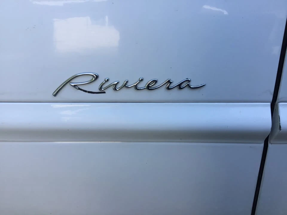 1996 Buick Riviera 8th Gen - Image 7 of 12