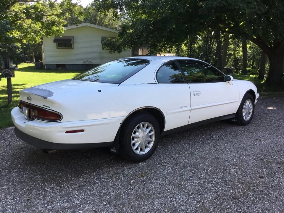 1996 Buick Riviera 8th Gen - Image 3 of 12