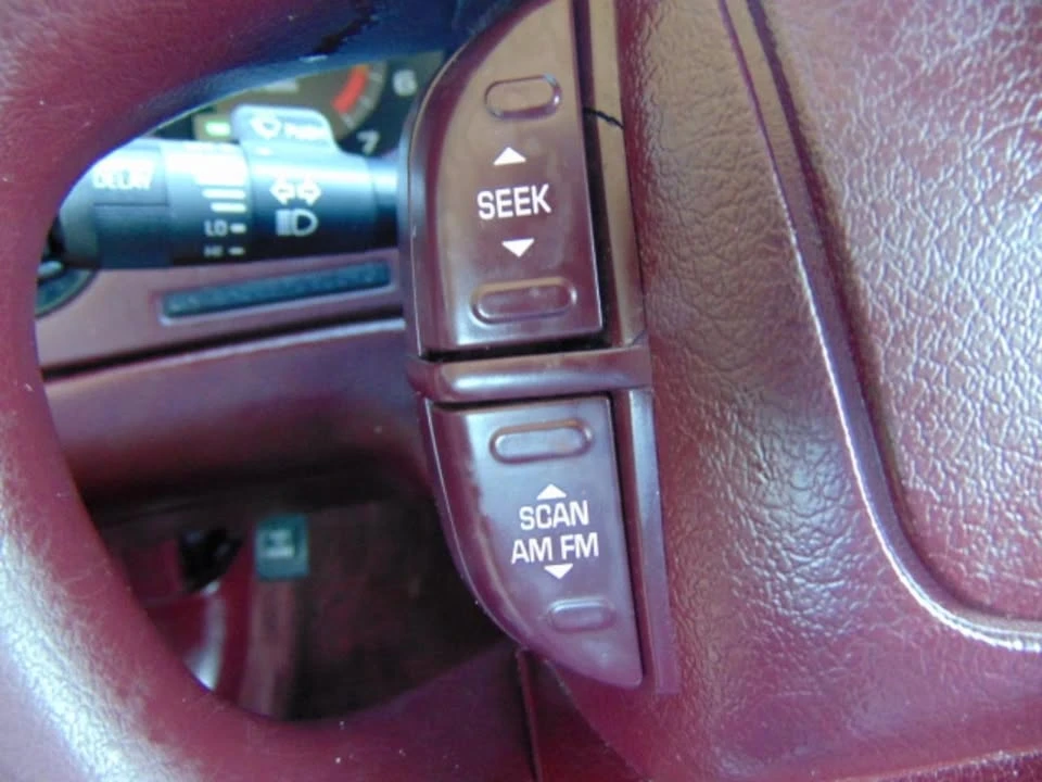 1996 Buick Riviera 8th Gen - Image 9 of 20