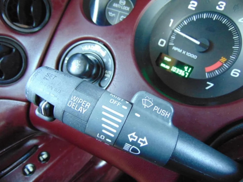 1996 Buick Riviera 8th Gen - Image 11 of 20