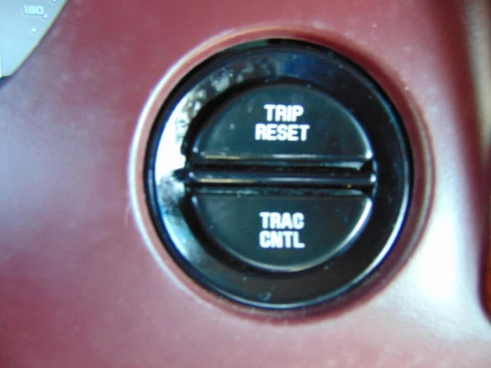 1996 Buick Riviera 8th Gen - Image 8 of 20