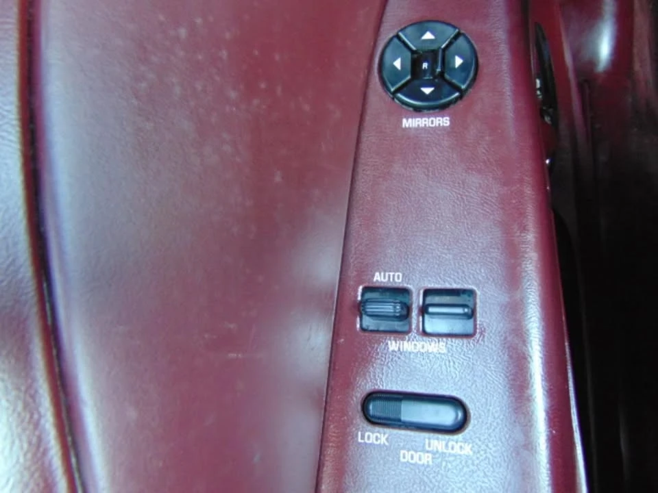 1996 Buick Riviera 8th Gen - Image 13 of 20