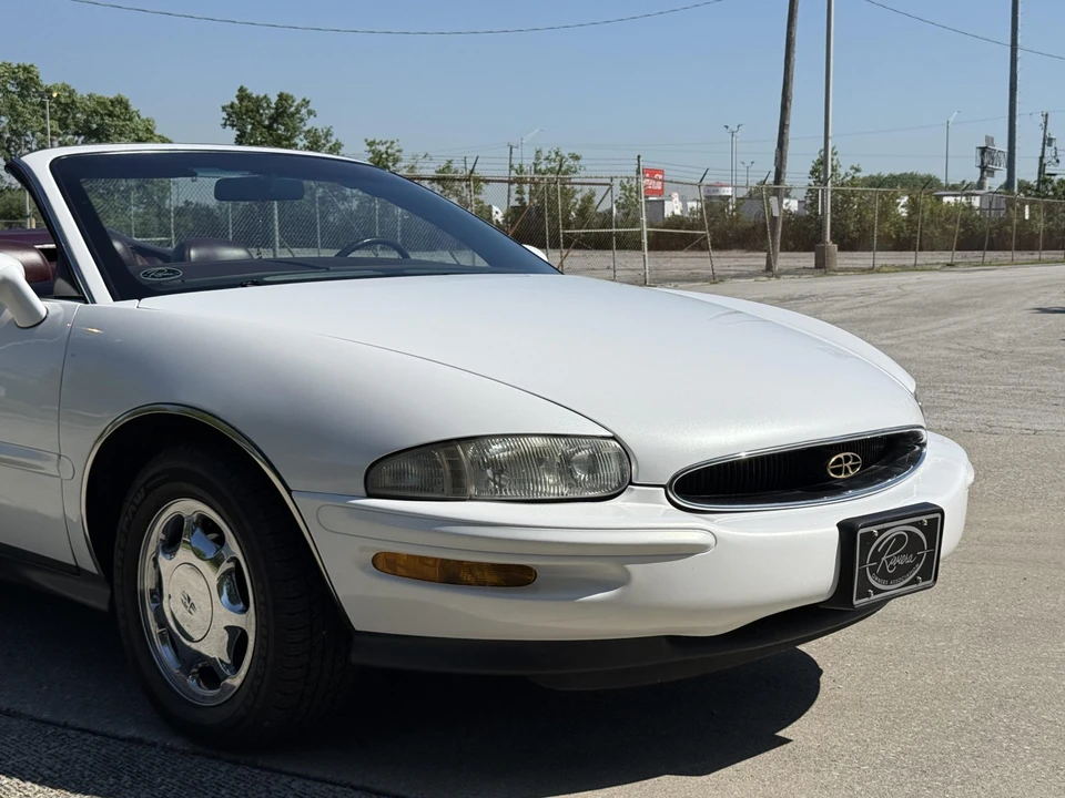 1996 Buick Riviera 8th Gen - Image 27 of 31