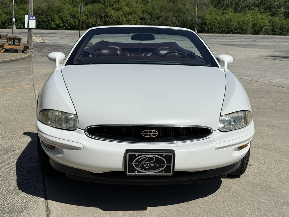 1996 Buick Riviera 8th Gen - Image 2 of 31