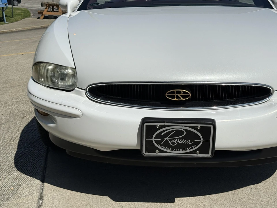 1996 Buick Riviera 8th Gen - Image 25 of 31