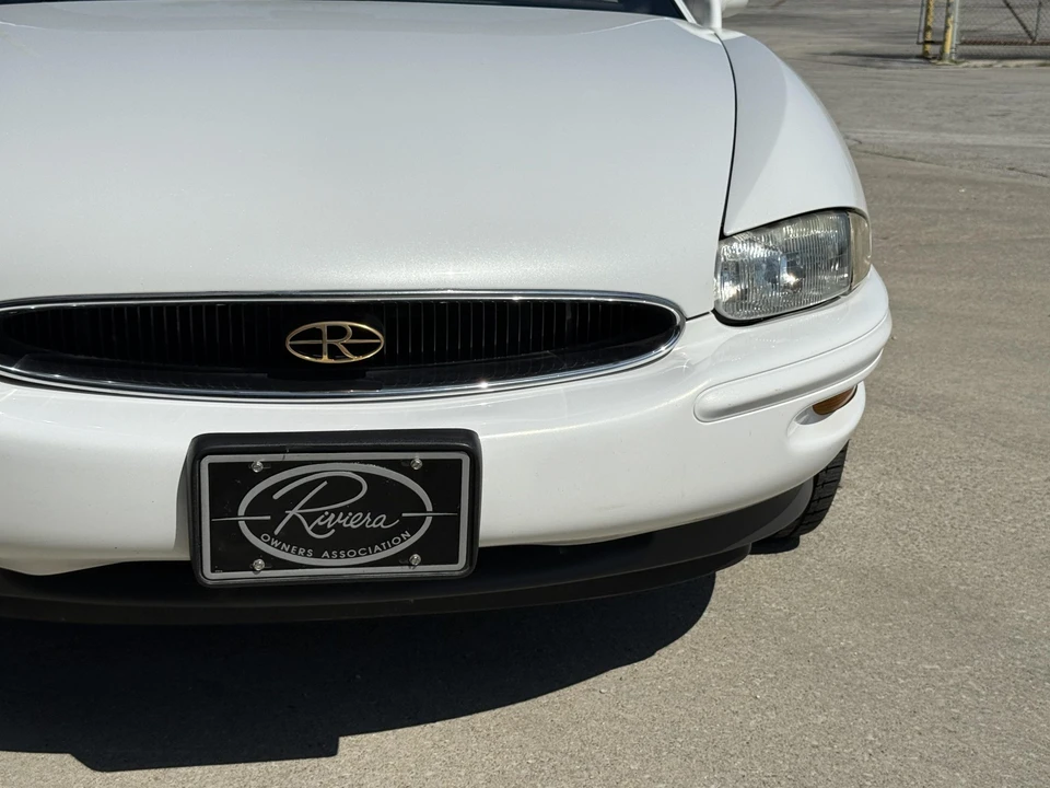 1996 Buick Riviera 8th Gen - Image 24 of 31