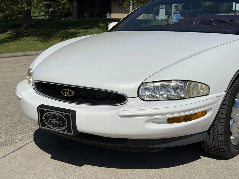 1996 Buick Riviera 8th Gen - Image 23 of 31