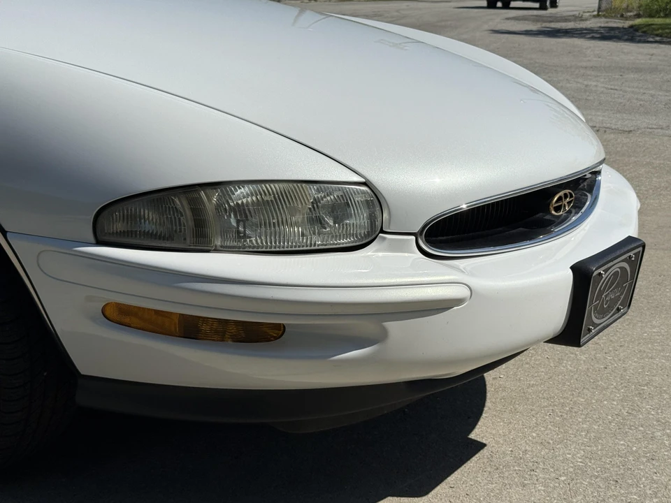 1996 Buick Riviera 8th Gen - Image 20 of 31