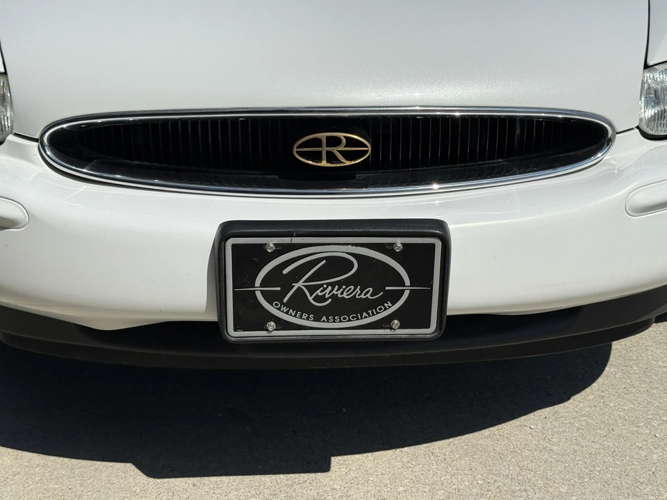 1996 Buick Riviera 8th Gen - Image 19 of 31