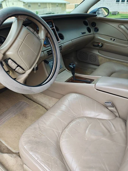 1996 Buick Riviera 8th Gen - Image 17 of 19
