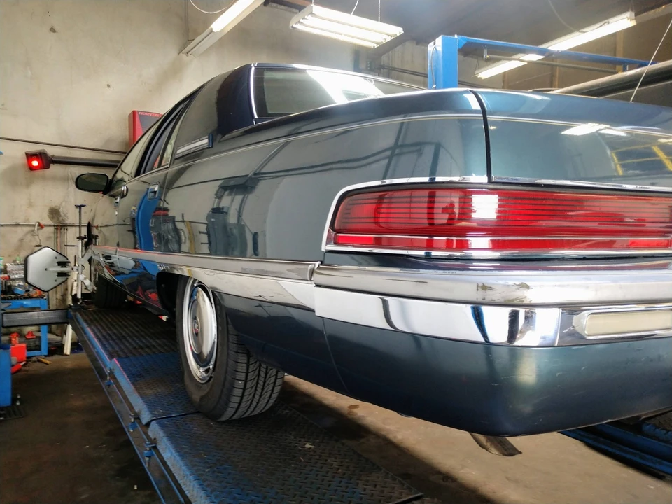 1996 Buick Roadmaster - Image 5 of 21