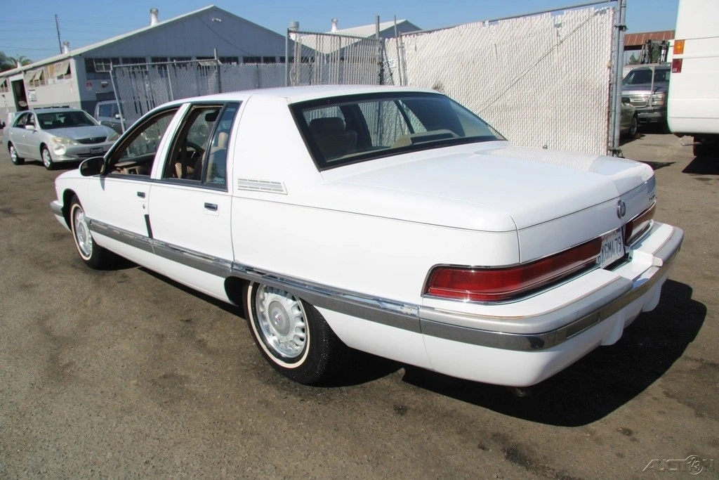 1996 Buick Roadmaster - Image 4 of 21