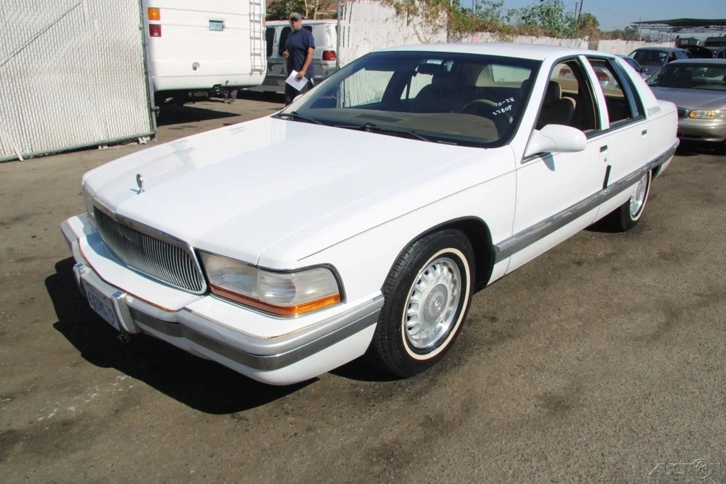 1996 Buick Roadmaster - Image 2 of 21