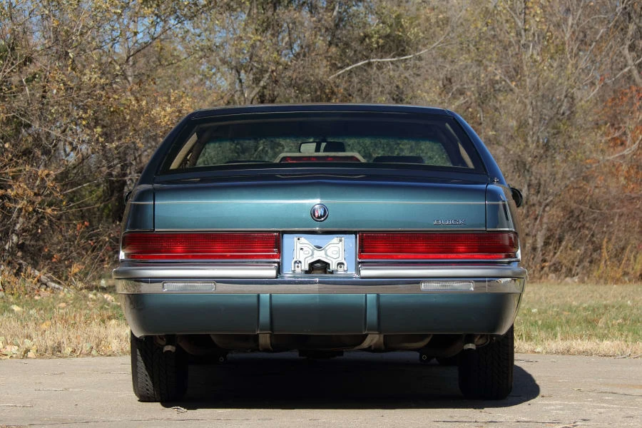 1996 Buick Roadmaster - Image 12 of 31
