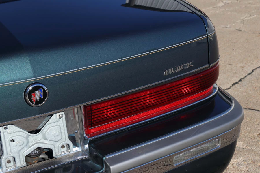 1996 Buick Roadmaster - Image 8 of 31